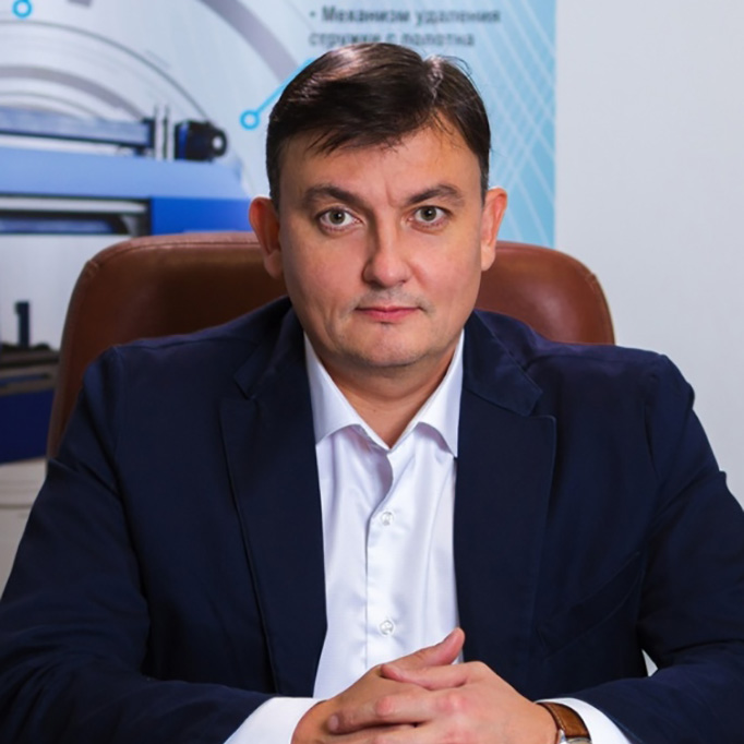 Заместитель генерального директора по маркетингу, начальник отдела маркетинга Мингалеев Рустам Нигматуллаевич